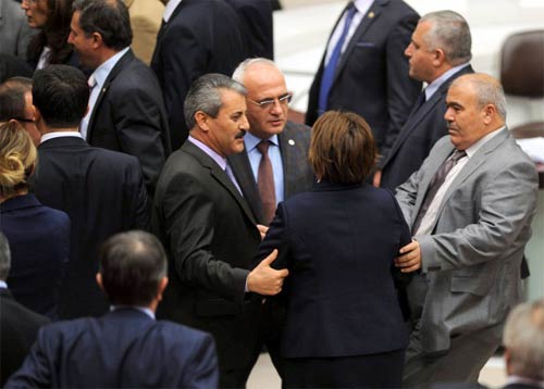 Mecliste bu sefer kadınlar kavga etti! 5