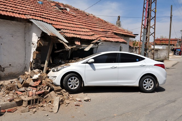 Sigara kaçakçıları kaza yapınca yakalandı 1