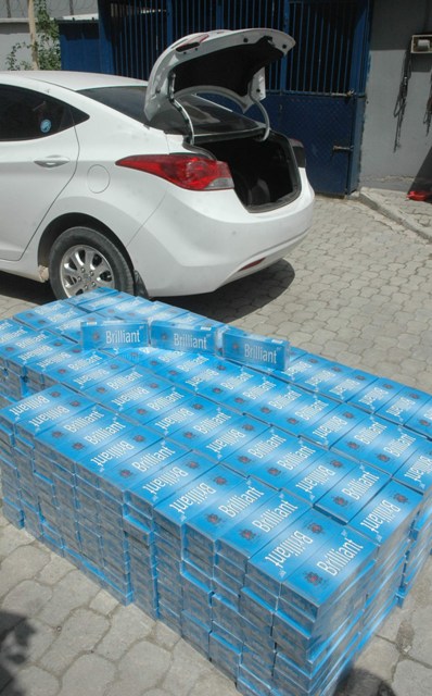 Sigara kaçakçıları kaza yapınca yakalandı 2