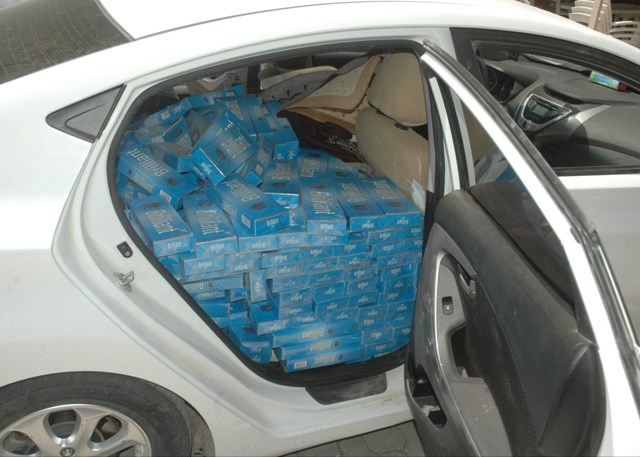 Sigara kaçakçıları kaza yapınca yakalandı 4