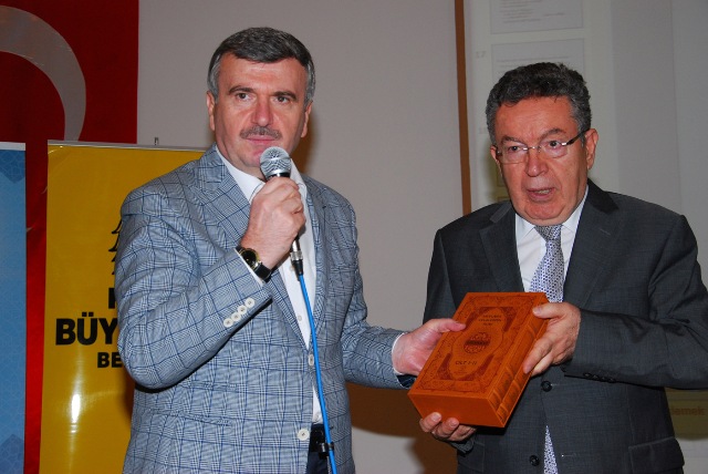 Özcan “Şehir ve Üniversite”yi anlattı 4