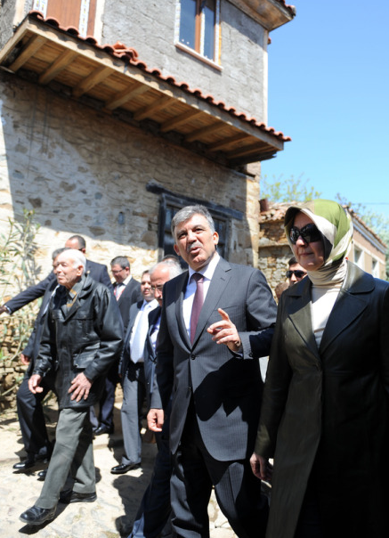 Gül çiftine elleriyle kahve pişirdi 13
