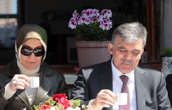 Gül çiftine elleriyle kahve pişirdi 14