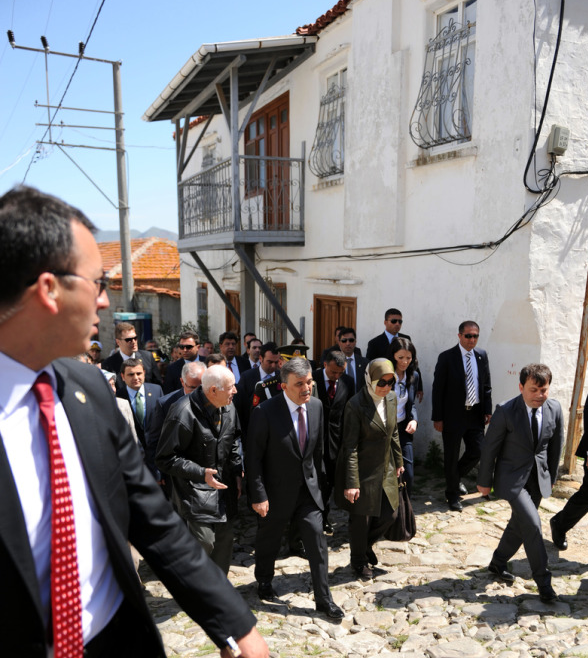 Gül çiftine elleriyle kahve pişirdi 5