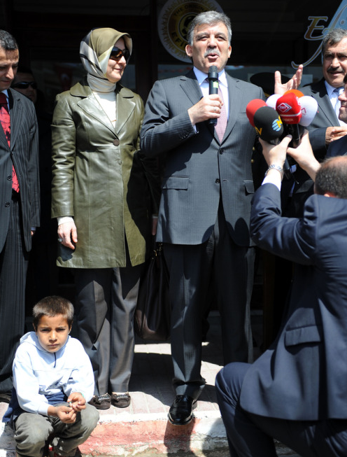 Gül çiftine elleriyle kahve pişirdi 6