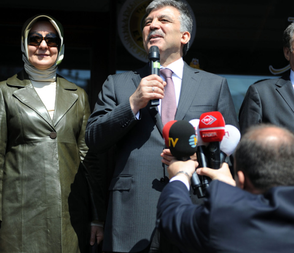 Gül çiftine elleriyle kahve pişirdi 7