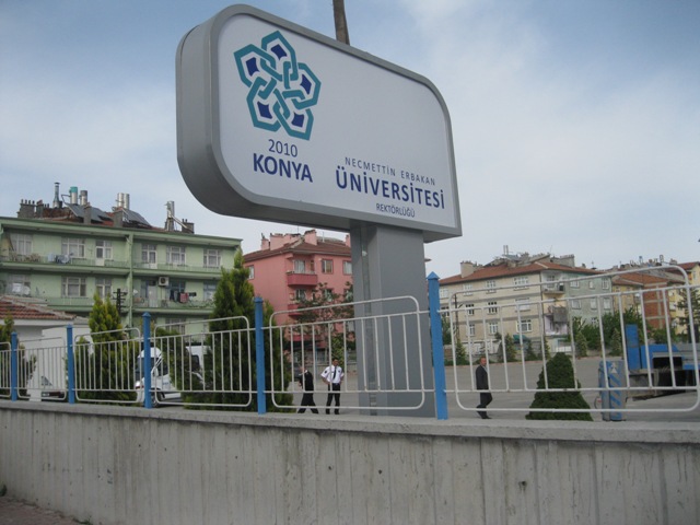 Üniversitede tabela değişti  17