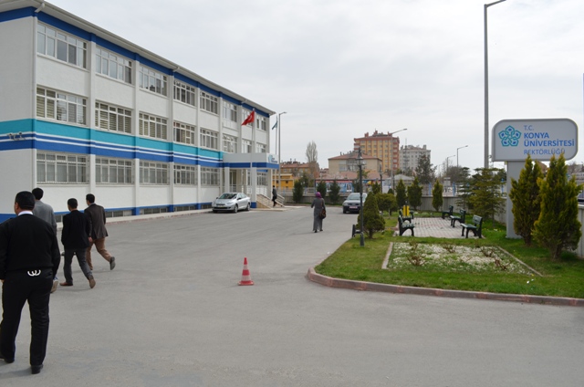 Üniversitede tabela değişti