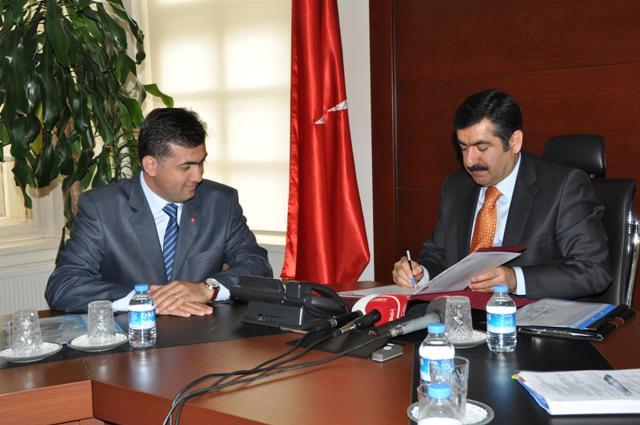 Tahir Büyükkörükçü Anadolu İHL için imzalar tamam 3