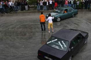 Araba tutkunlarından drift şov
