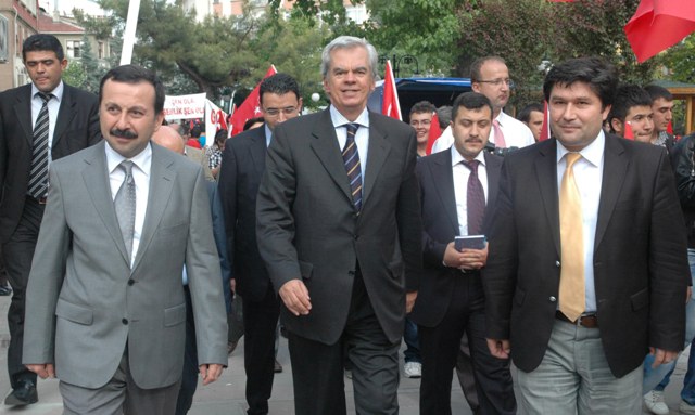 Selçuk’ta renkli kortej