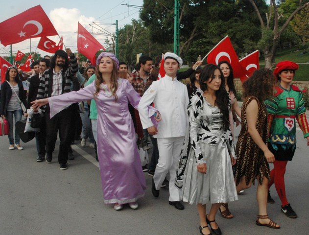 Selçuk’ta renkli kortej 6
