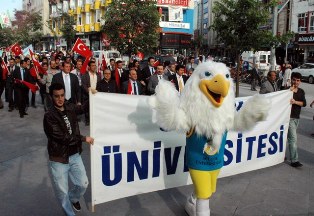 Selçuk’ta renkli kortej