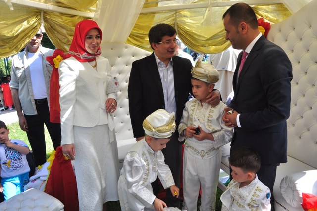 Davutoğlu pilavda 1