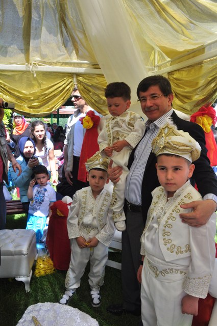 Davutoğlu pilavda 2