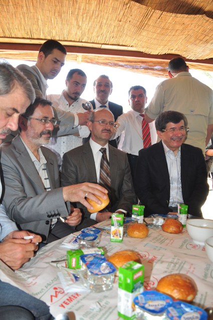 Davutoğlu pilavda 4