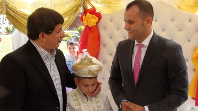 Davutoğlu pilavda 5