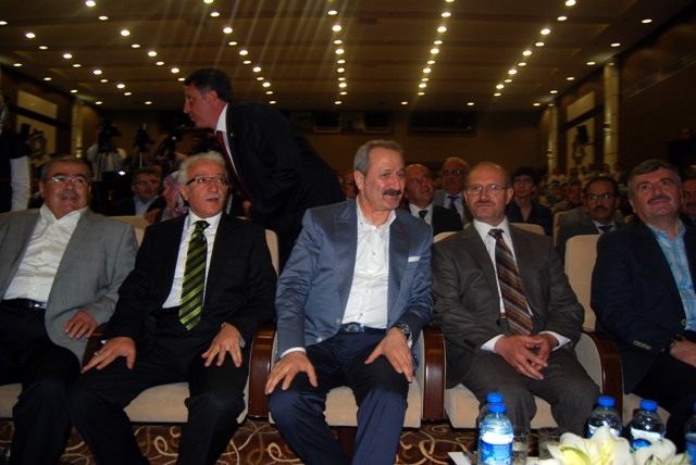 Davutoğlu: Bize dinlenmek haram 11