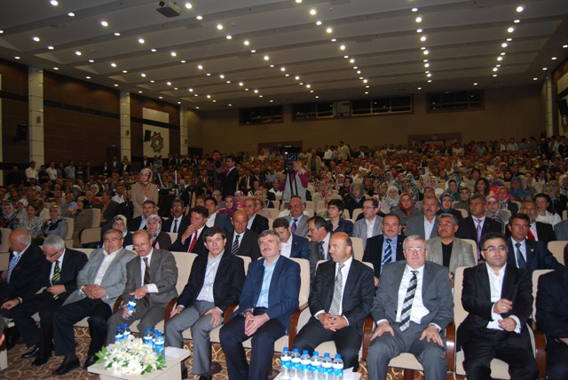 Davutoğlu: Bize dinlenmek haram 8