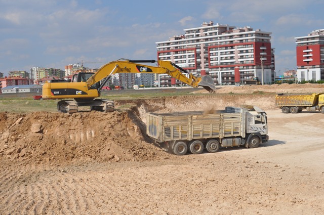 Stadyumun temelleri atılıyor