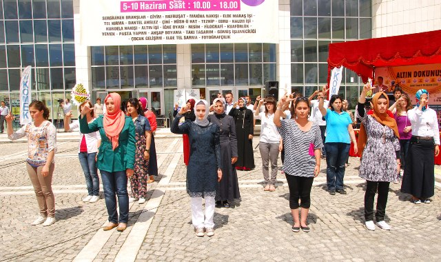Altın Dokunuşlar sergisi açıldı 9