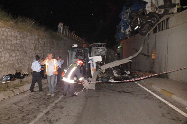 Korkunç otobüs kazası 10