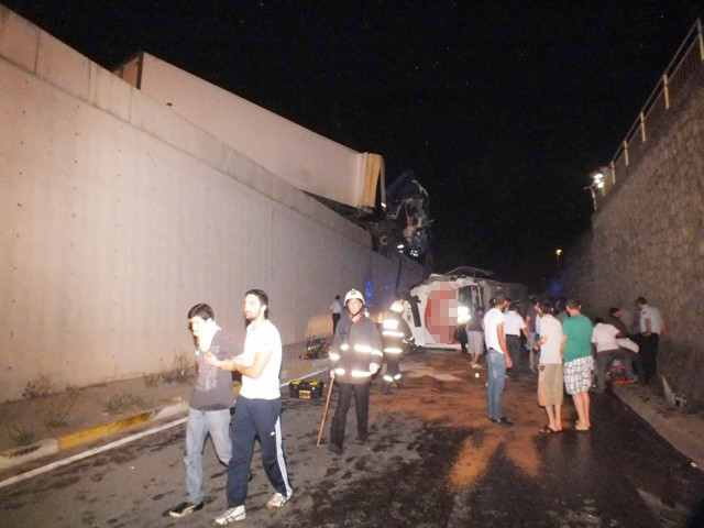 Korkunç otobüs kazası 5