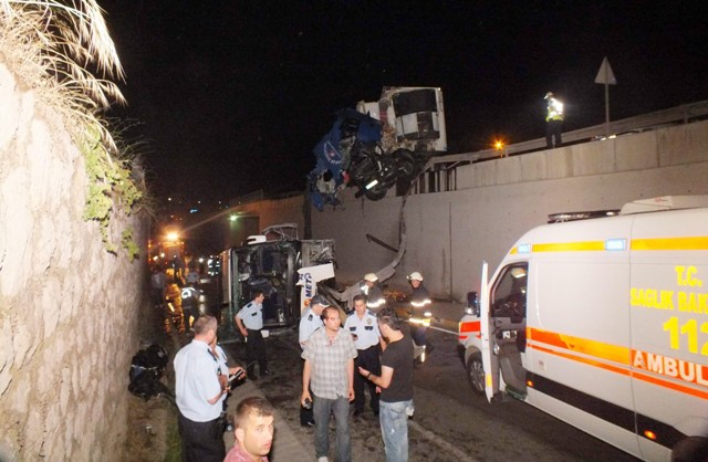 Korkunç otobüs kazası 7