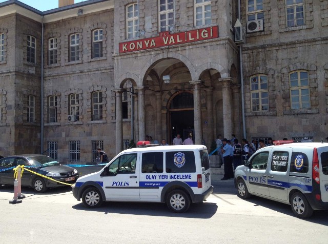 Valilik önünde intihar 2