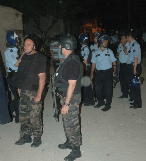 Komşu kavgasına 150 polis müdahale etti 7