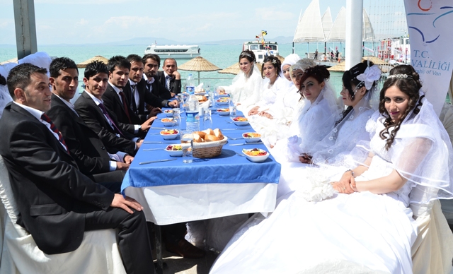 Mehir’den 100 çifte düğün 6