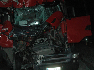 Hurdaya dönen araçtan sağ kurtuldu