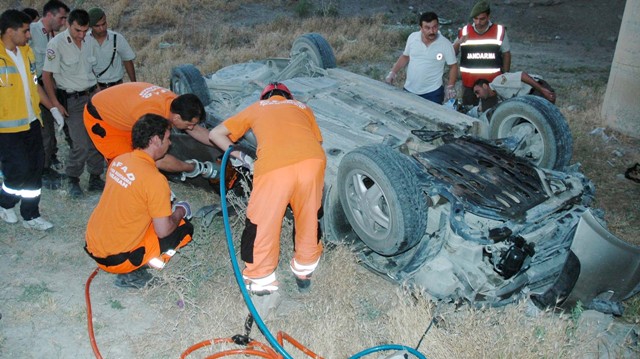 Karısının halasını kaçırdı kaza yaptı: 4 ölü