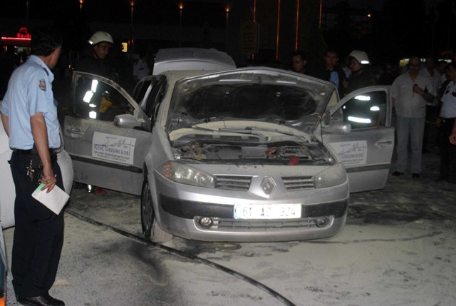 Uçan balon otomobilde yangın çıkardı 1