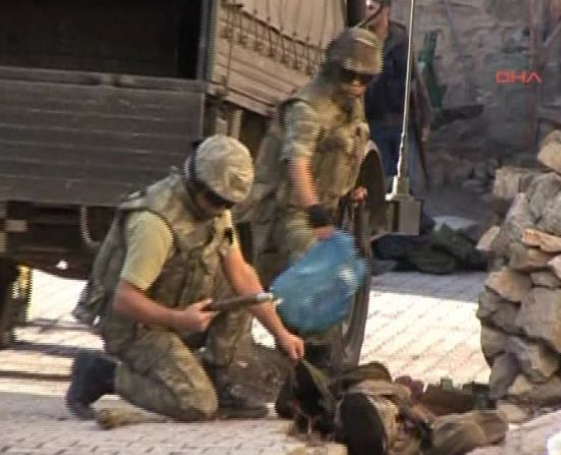 İşte ölen teröristin üzerinden çıkarılanlar! 11