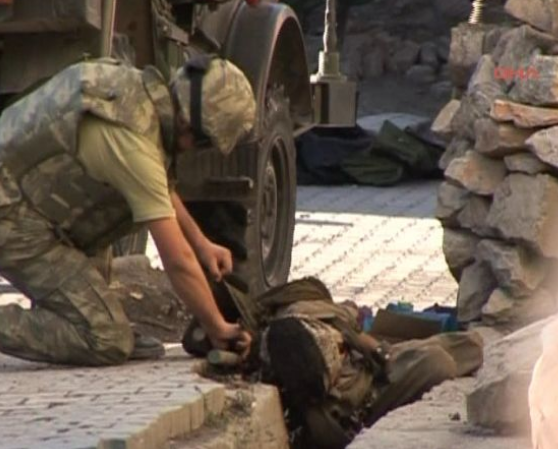 İşte ölen teröristin üzerinden çıkarılanlar! 2