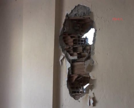 İşte ölen teröristin üzerinden çıkarılanlar! 22