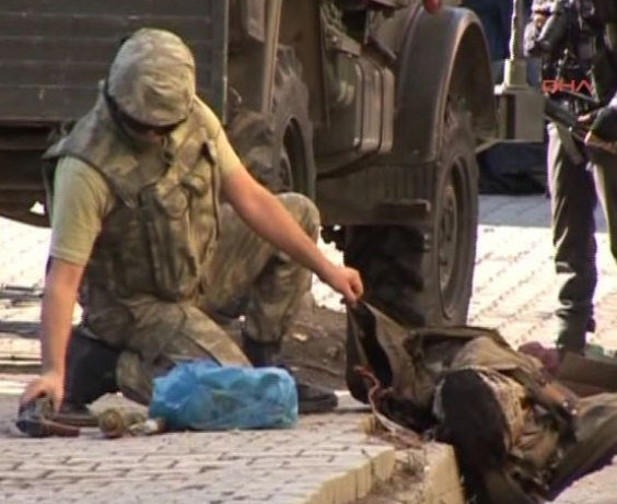 İşte ölen teröristin üzerinden çıkarılanlar! 7