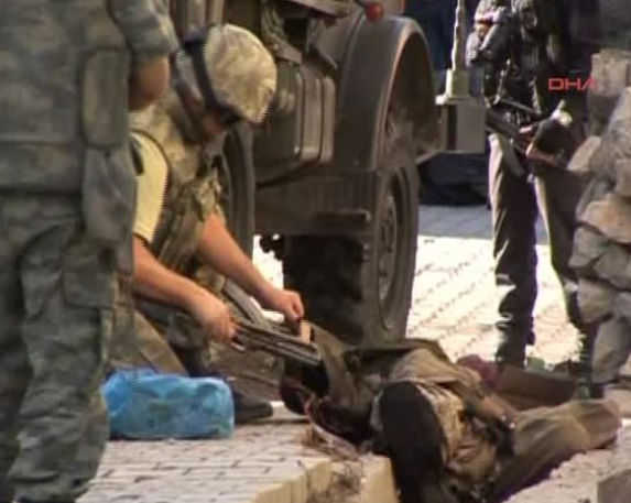 İşte ölen teröristin üzerinden çıkarılanlar! 8