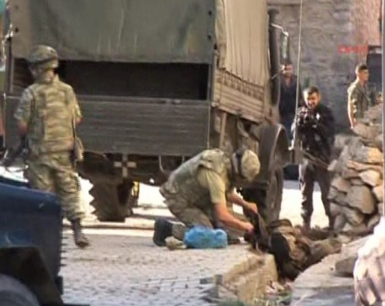 İşte ölen teröristin üzerinden çıkarılanlar! 9