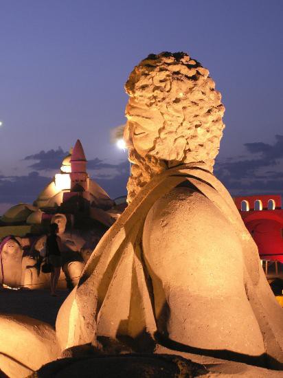 Kumdan heykeller büyülüyor 52