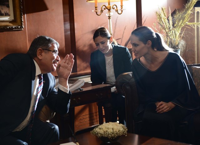 Adım adım Angelina Jolie 2