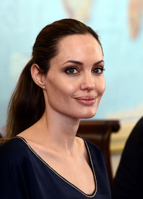Adım adım Angelina Jolie 6