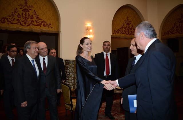 Adım adım Angelina Jolie 7