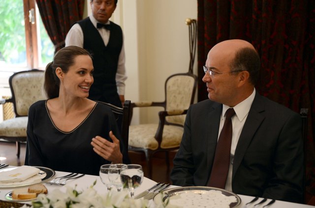 Adım adım Angelina Jolie 9