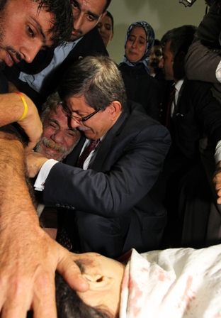 Davutoğlu gözyaşlarını tutamadı 12