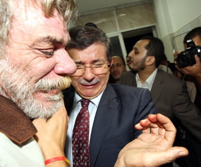 Davutoğlu gözyaşlarını tutamadı