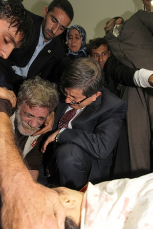 Davutoğlu gözyaşlarını tutamadı