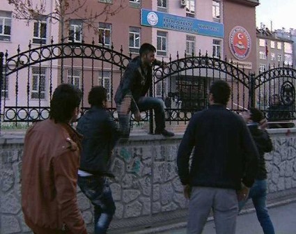 Hırsızı öyle bir dövdüler ki... 2