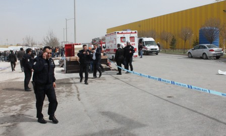 Kuvvetli lodos fuarın çadırını yıktı 5